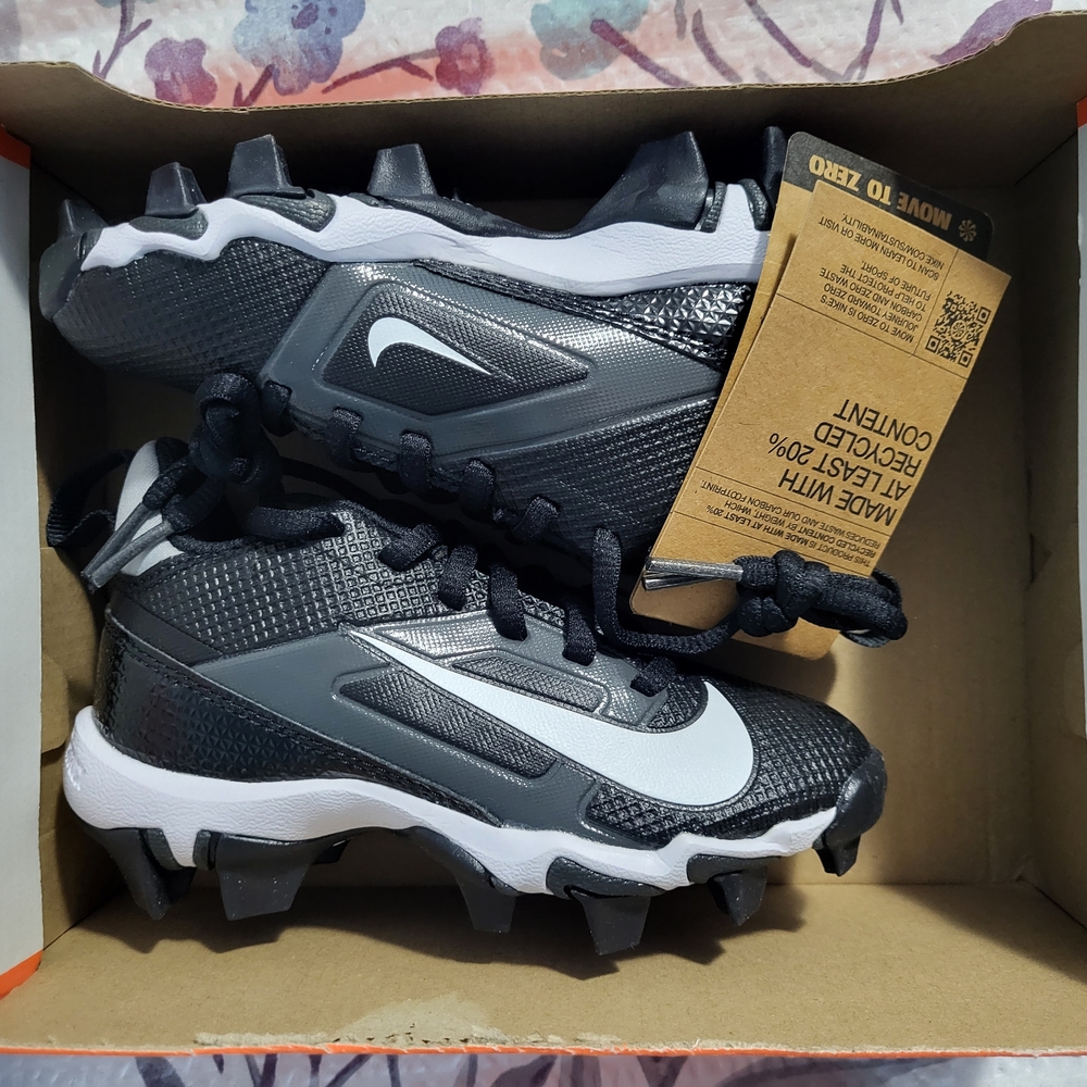 NEW Nike Alpha Menace 4 Shark Kids' Football Cleats, Size 10c - Picture 2 of 6